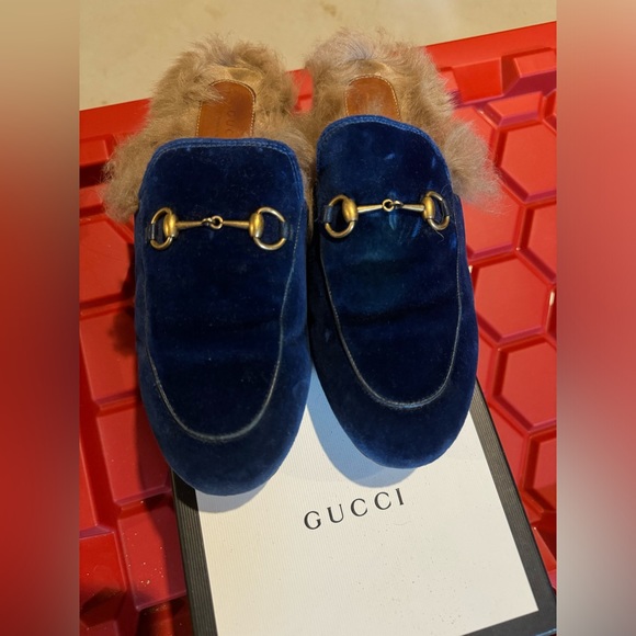 Gucci Princetown Fur-lined velvet slippers in Blue Velvet - Picture 2 of 10